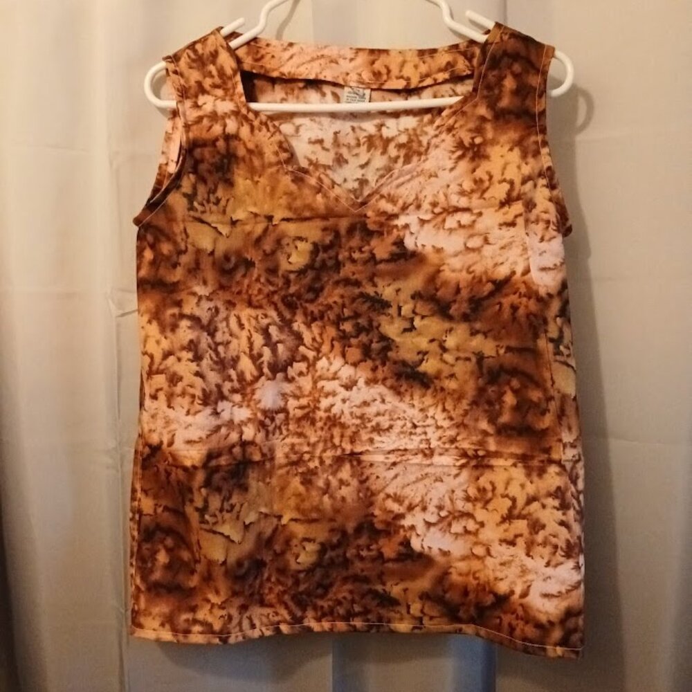 Nwt Tie Dye Blouse M Brown Pink Scalloped V-Neck dressy Tank Top Light & Breezy